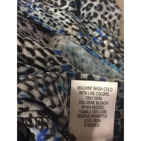 Apt 9 Small Crossover Front Sleeveless Blouse Top Animal Promt Blue Button - Picture 9 of 9